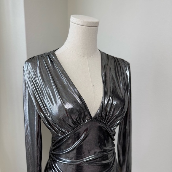 NWOT H&M Metallic Silver V Neck Long Sleeve Bodysuit Women’s Size Small - Picture 10 of 14